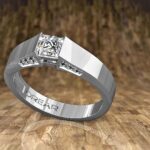 Bague Architecturale en Or Blanc 18 Carats, Diamant Princesse et Pavage Latéral